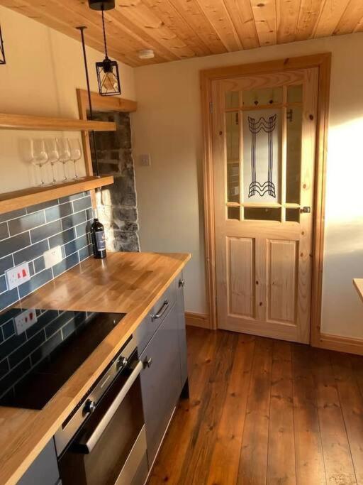 Ty Taf 2 Bed Cottage With Deck & Easy Transport Links كارديف المظهر الخارجي الصورة