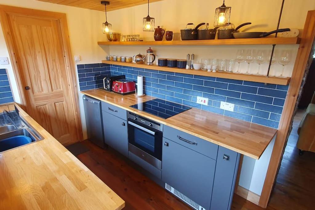 Ty Taf 2 Bed Cottage With Deck & Easy Transport Links كارديف المظهر الخارجي الصورة