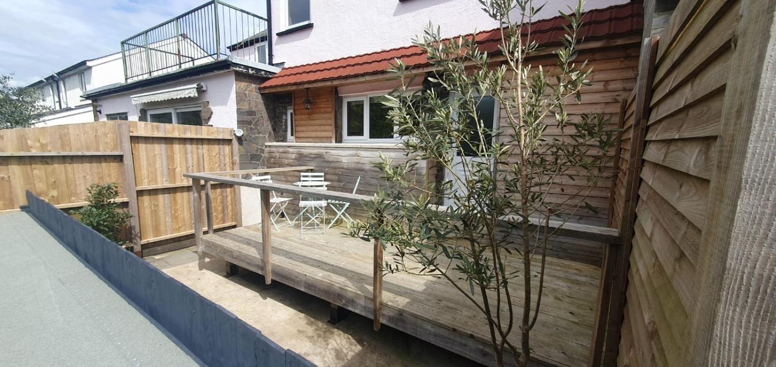 Ty Taf 2 Bed Cottage With Deck & Easy Transport Links كارديف المظهر الخارجي الصورة